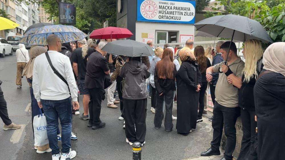 LGS için yanlış okula gitti, gözyaşlarına boğuldu 4